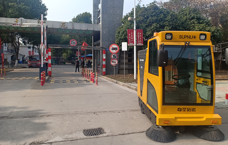 全封閉掃地車助力疫情期間環衛工防護