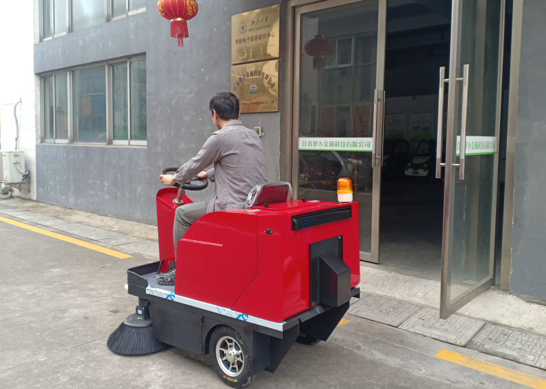 中小型電動掃地車原理