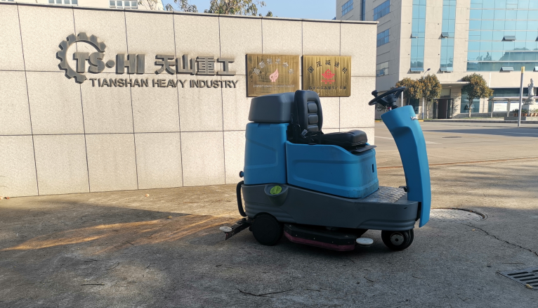 駕駛式洗地機在商業廣場停車場車庫應用案例