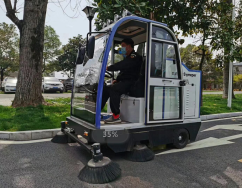  2000A電動掃地車在山東某村委會的應用