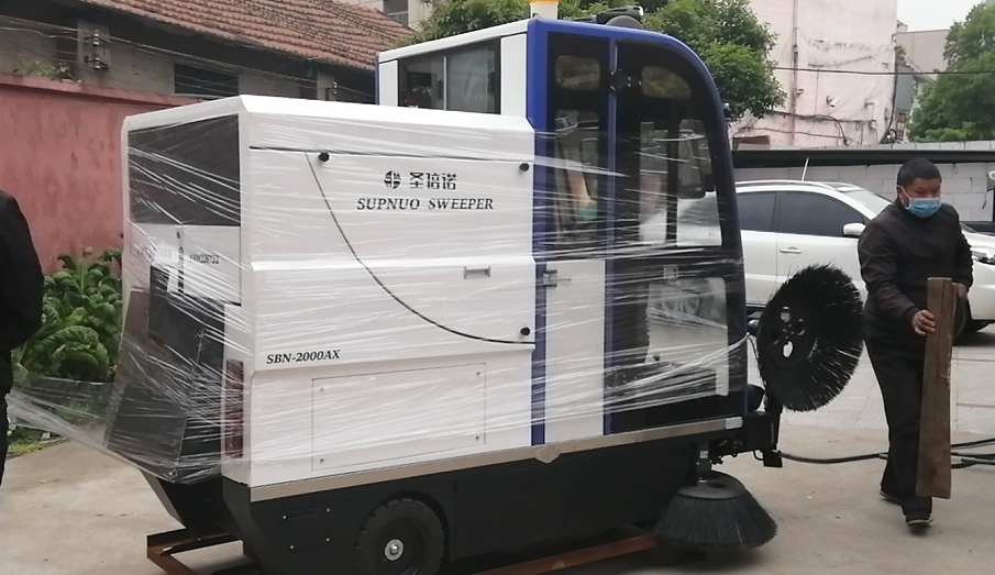 陜西某物業管理公司采購電動掃地機提高小區衛生環境
