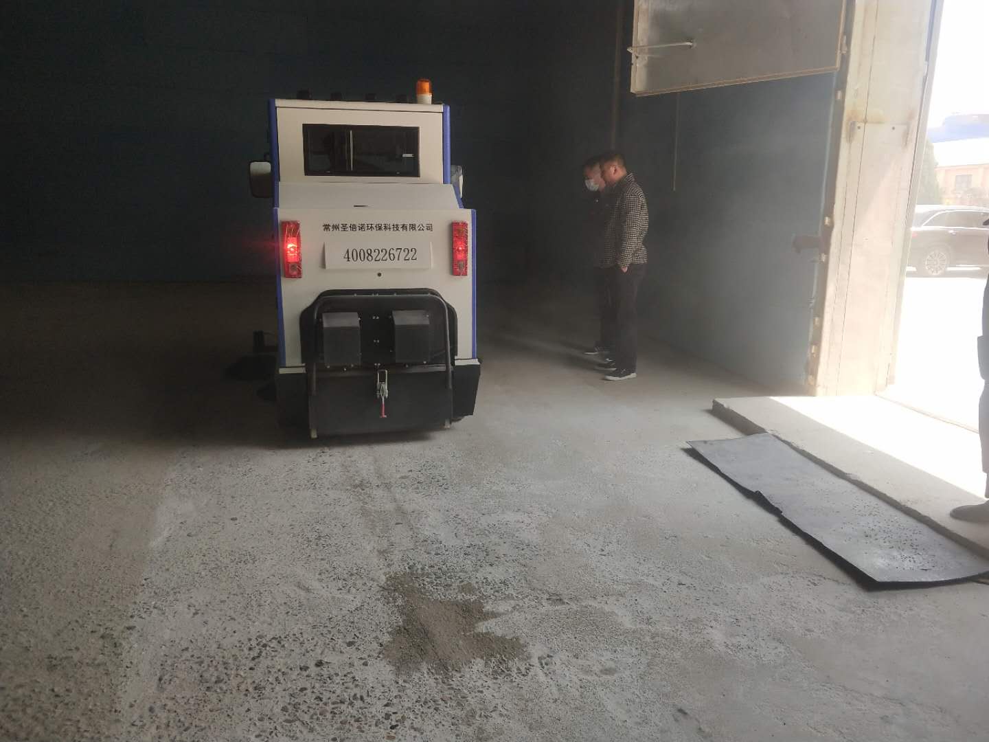 興化某米業采購圣倍諾2000A駕駛式電動掃地車