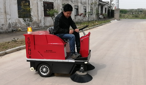 河北某機(jī)械公司采購(gòu)圣倍諾1200型電動(dòng)掃地車