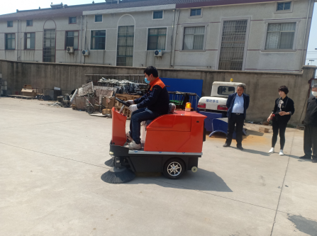 河北某機(jī)械公司采購(gòu)圣倍諾1200型電動(dòng)掃地車 河北某機(jī)械公司采購(gòu)圣倍諾1200型電動(dòng)掃地車