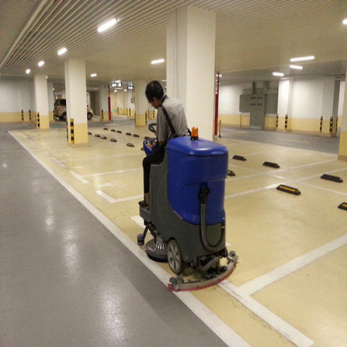 地下停車場(chǎng)環(huán)氧地坪清潔交給駕駛式洗地機(jī)