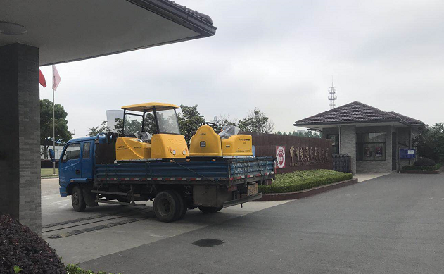  圣倍諾電動掃地車在常州制藥廠區試掃效果