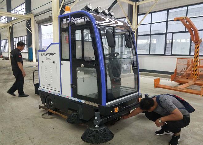 駕駛式掃地機能為工廠省要多少錢
