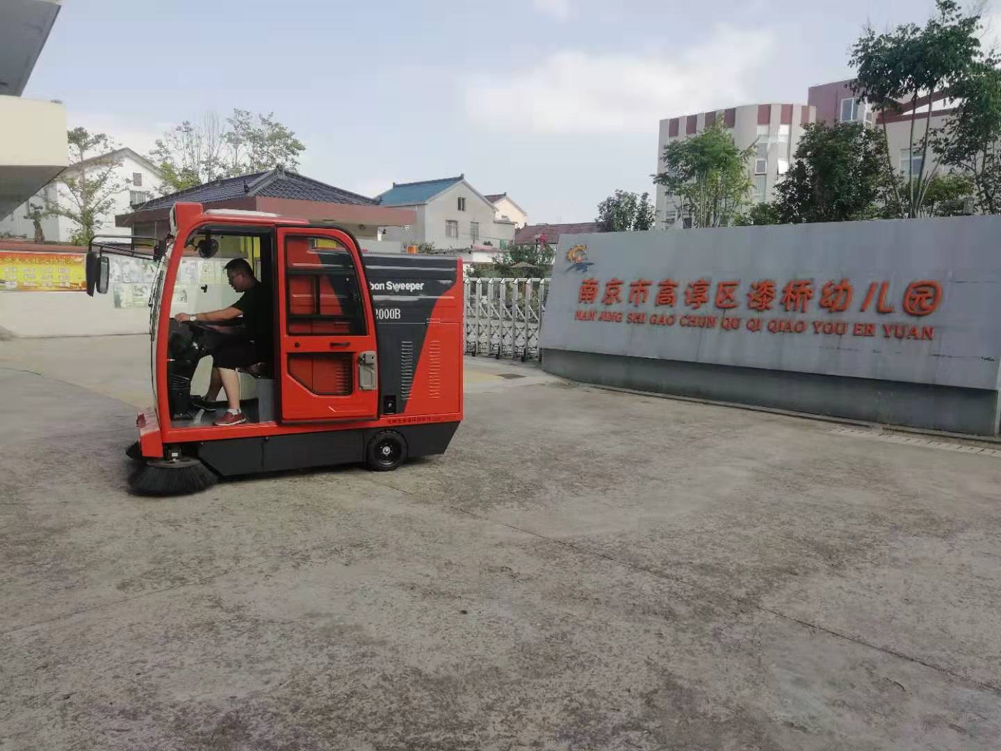電動掃地車在學(xué)校的應(yīng)用案例
