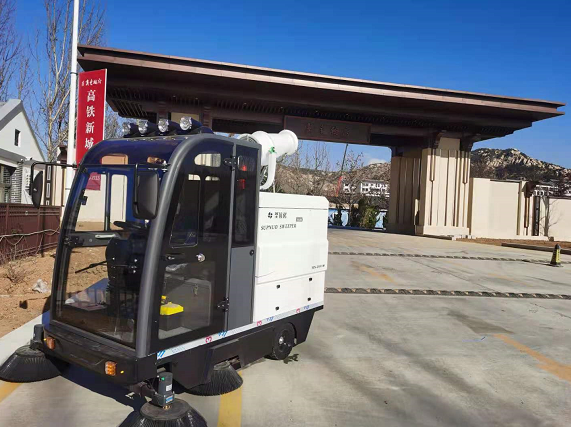 2000AW戶外電動掃地車在青島某高鐵新城小區上崗