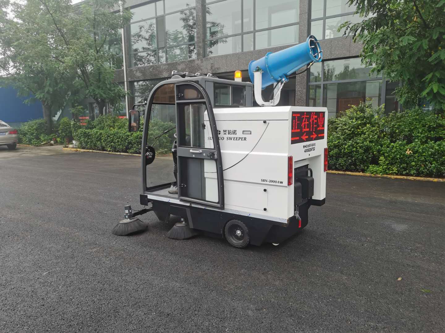 工地選擇什么樣的電動小型清掃車