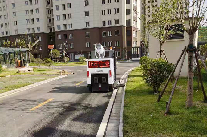 霧炮物業(yè)掃地車進(jìn)駐徐州新沂某小區(qū)