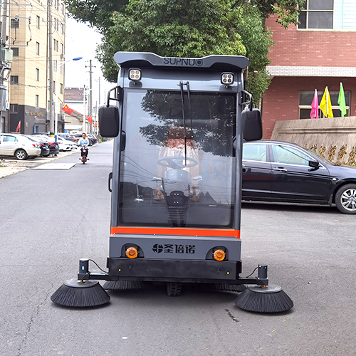 電動掃地車