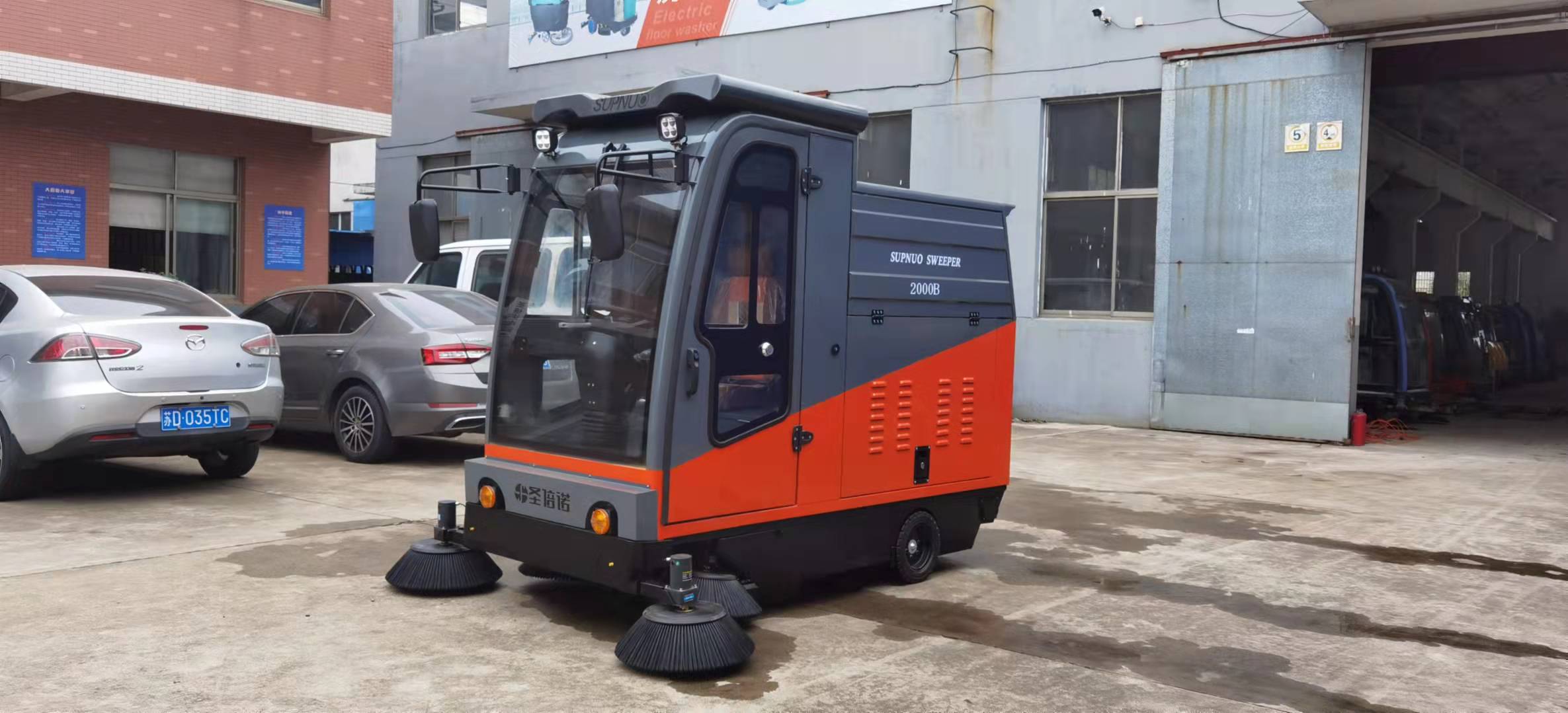 工業(yè)電動駕駛式掃地車