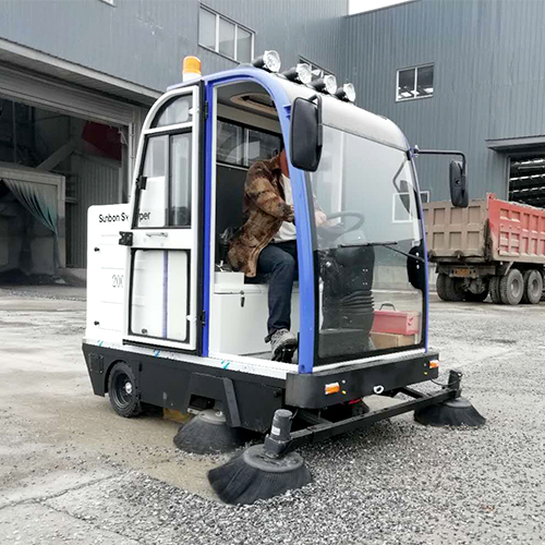 工廠用電動(dòng)掃地車(chē)怎么樣
