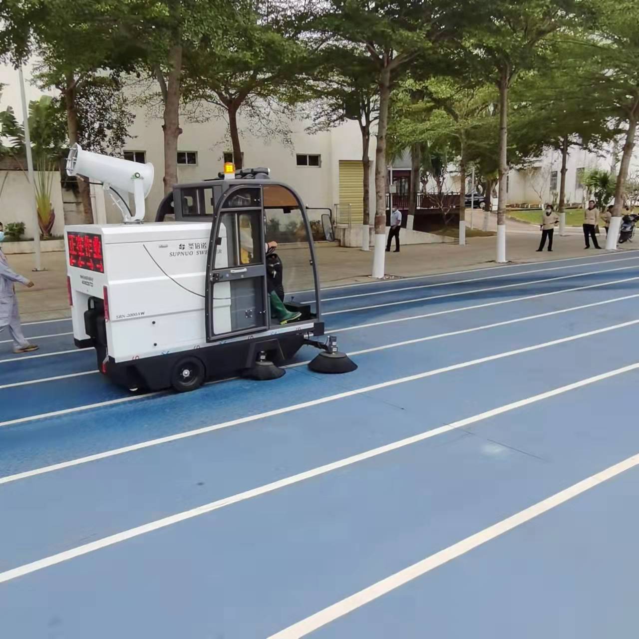 什么是小型工廠掃地機(jī)？實(shí)際用途是什么