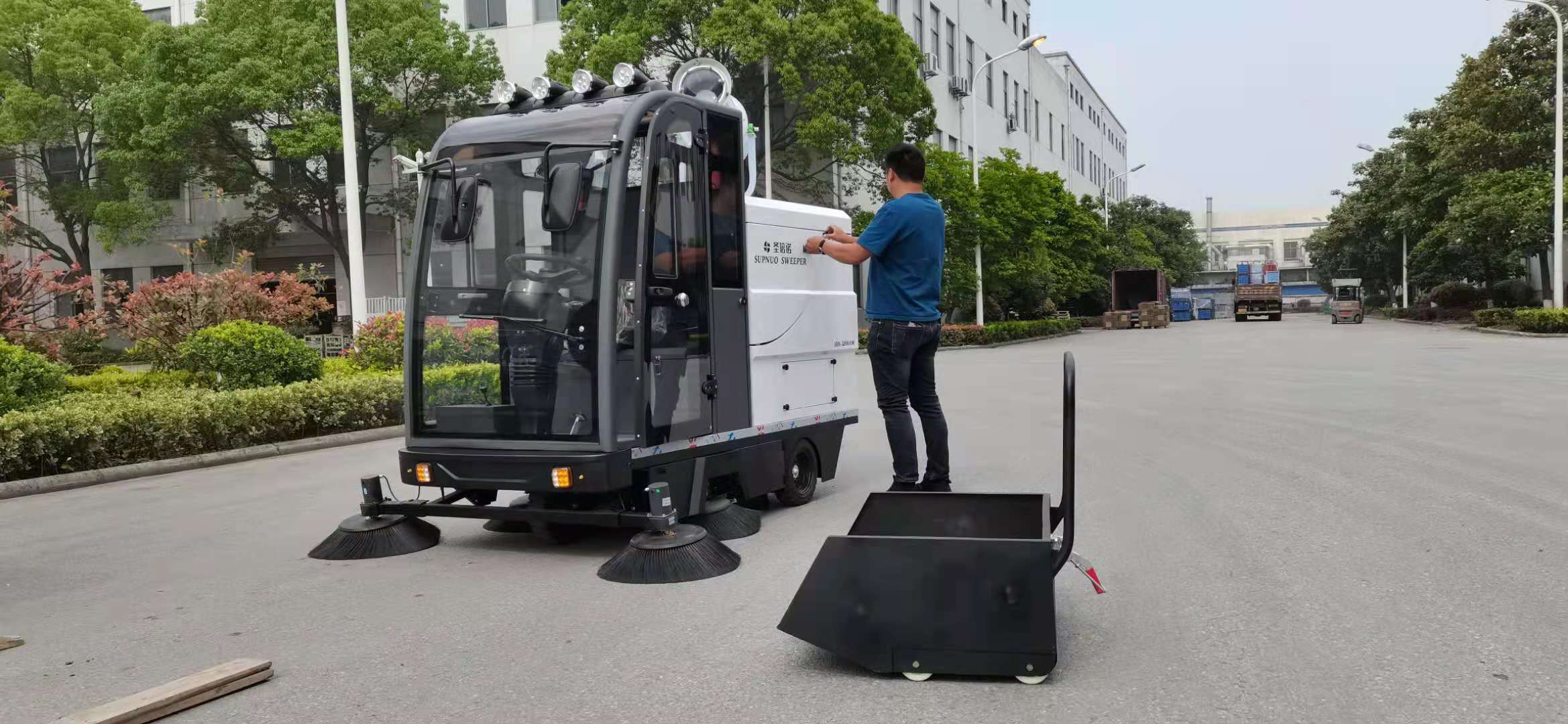 電動清掃車刷子多久更換一次