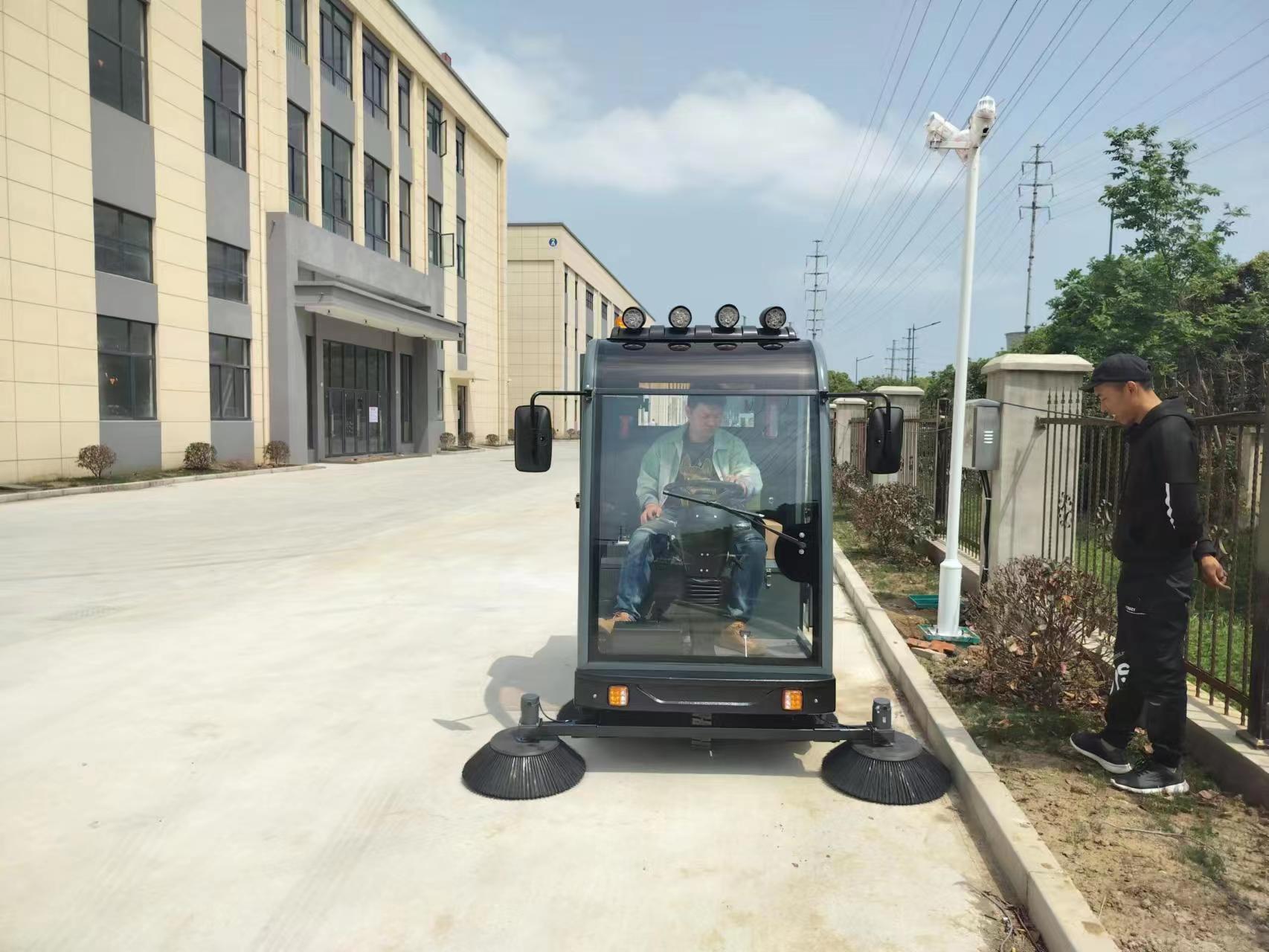 電動掃地機在公司大型場所有很多優點
