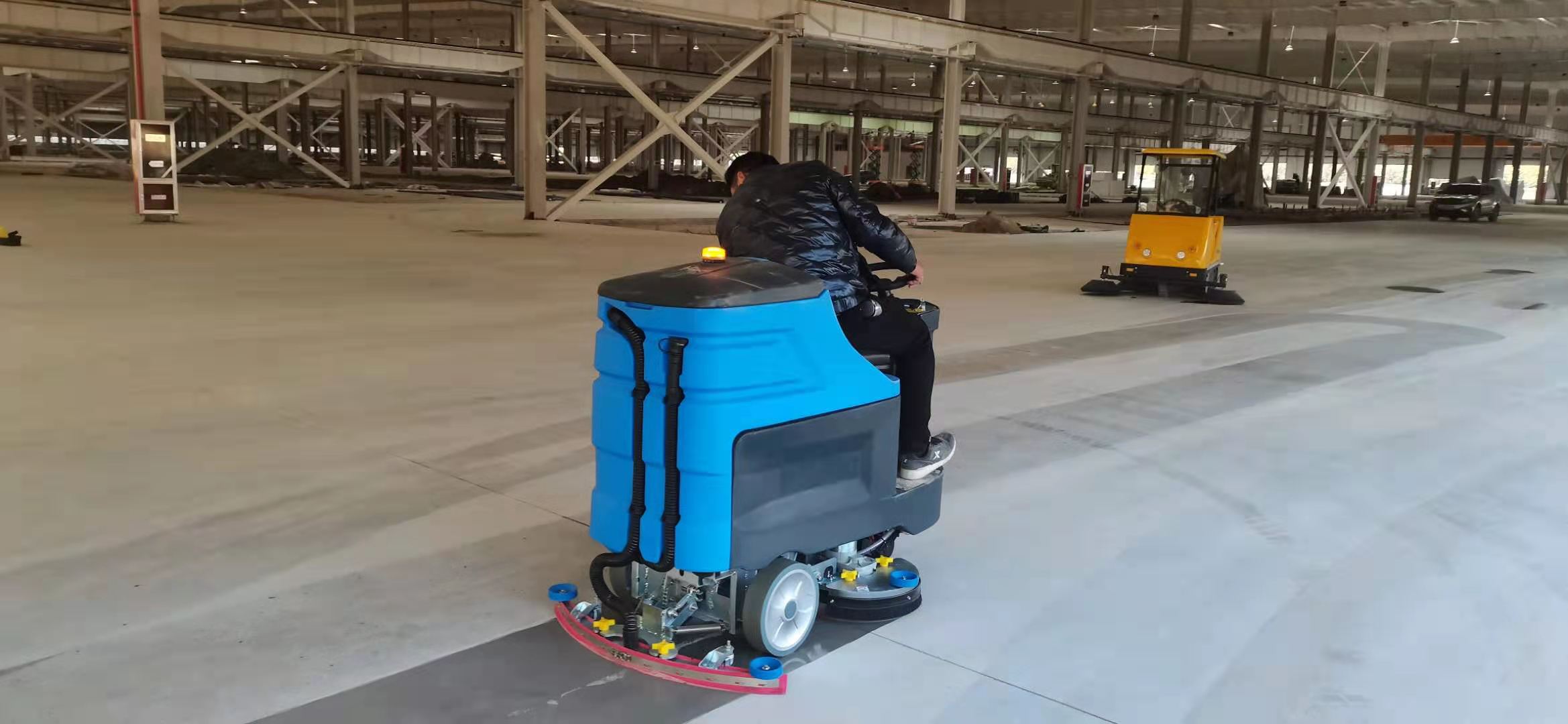 那么工廠工業(yè)車間洗地機(jī)效率低的原因是什么呢？