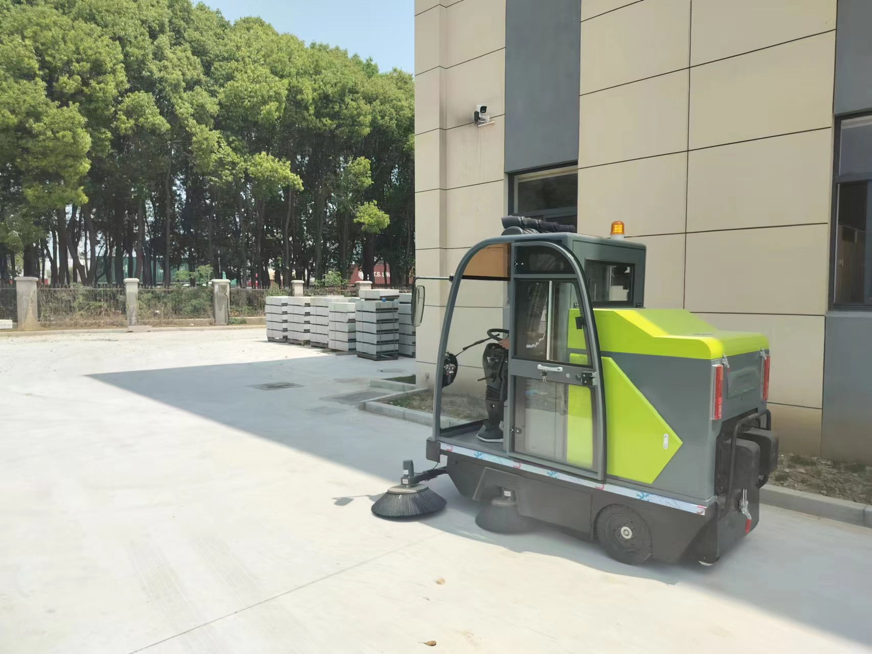 車間工廠清掃車，替代十幾名清潔工，高效又節省
