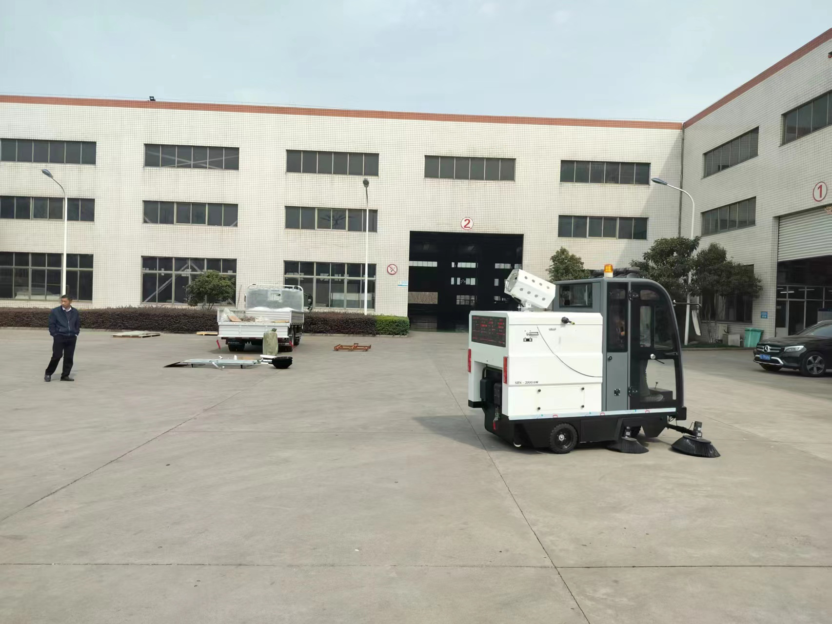 經(jīng)濟(jì)實(shí)用，快速方便！車間掃地機(jī)助力企業(yè)清潔
