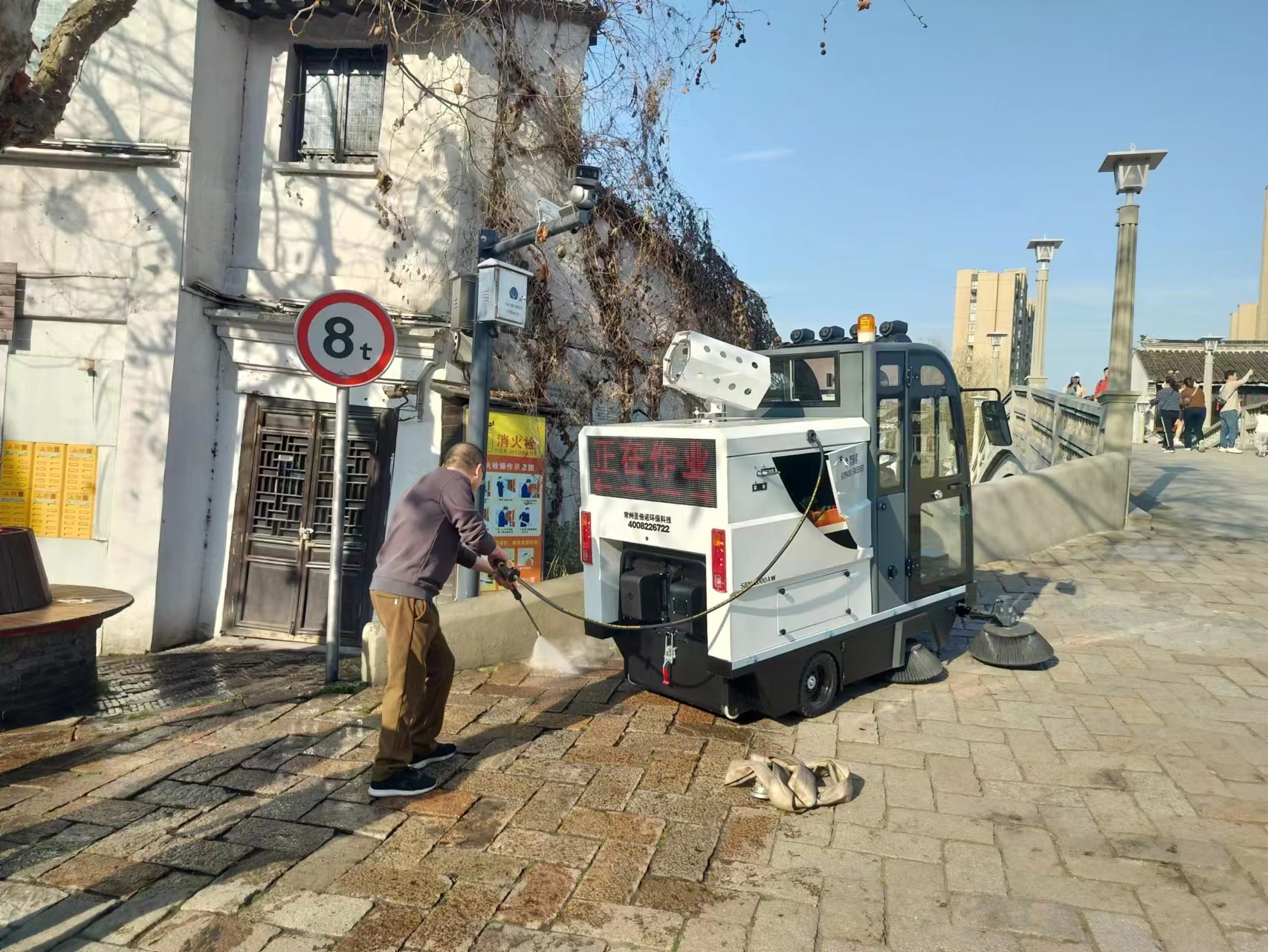 如何選擇駕駛掃地車？考慮價格和制造商的服務質量