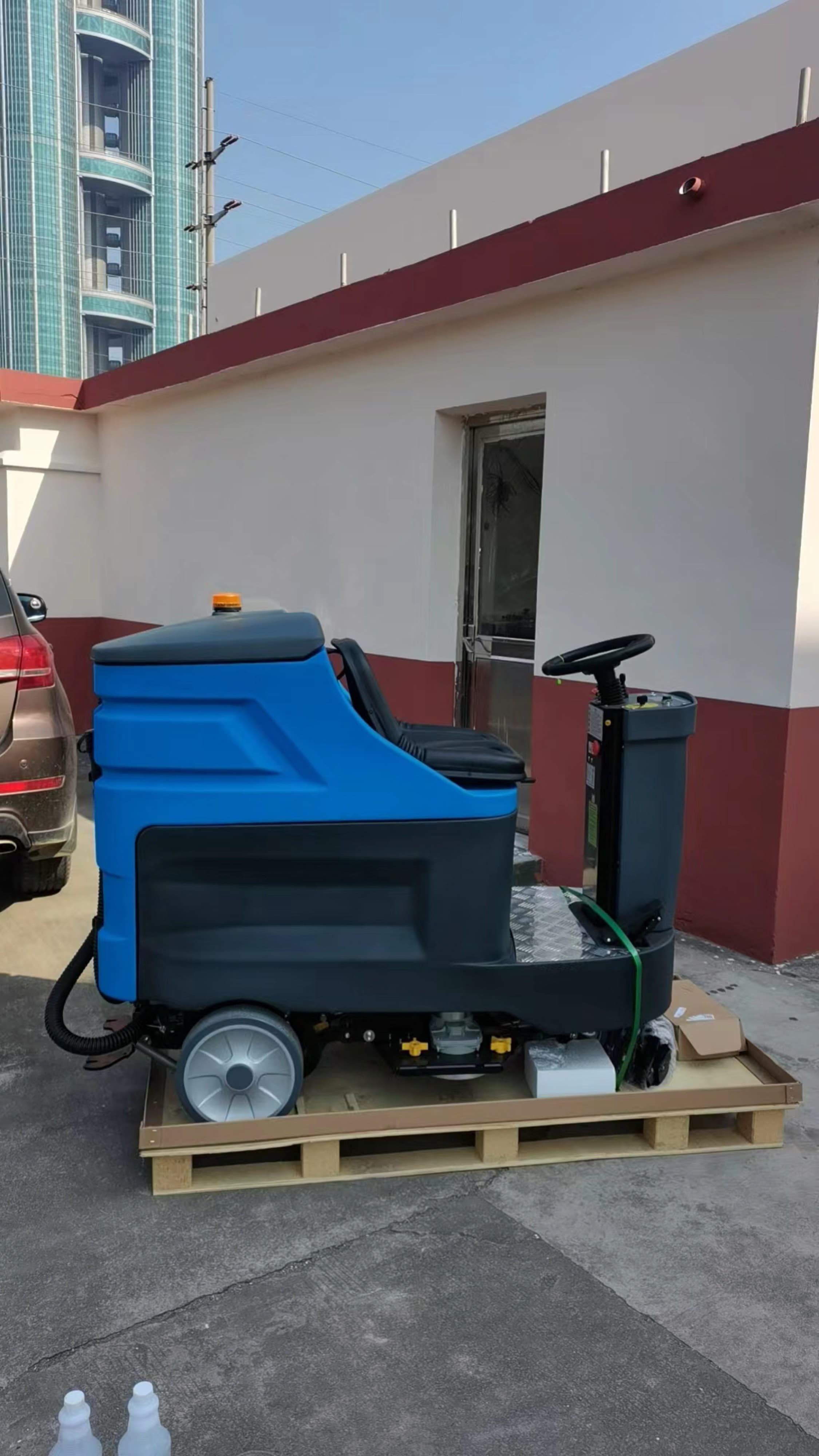 提升效率與清潔力：探索商業駕駛式洗地機的優勢與應用