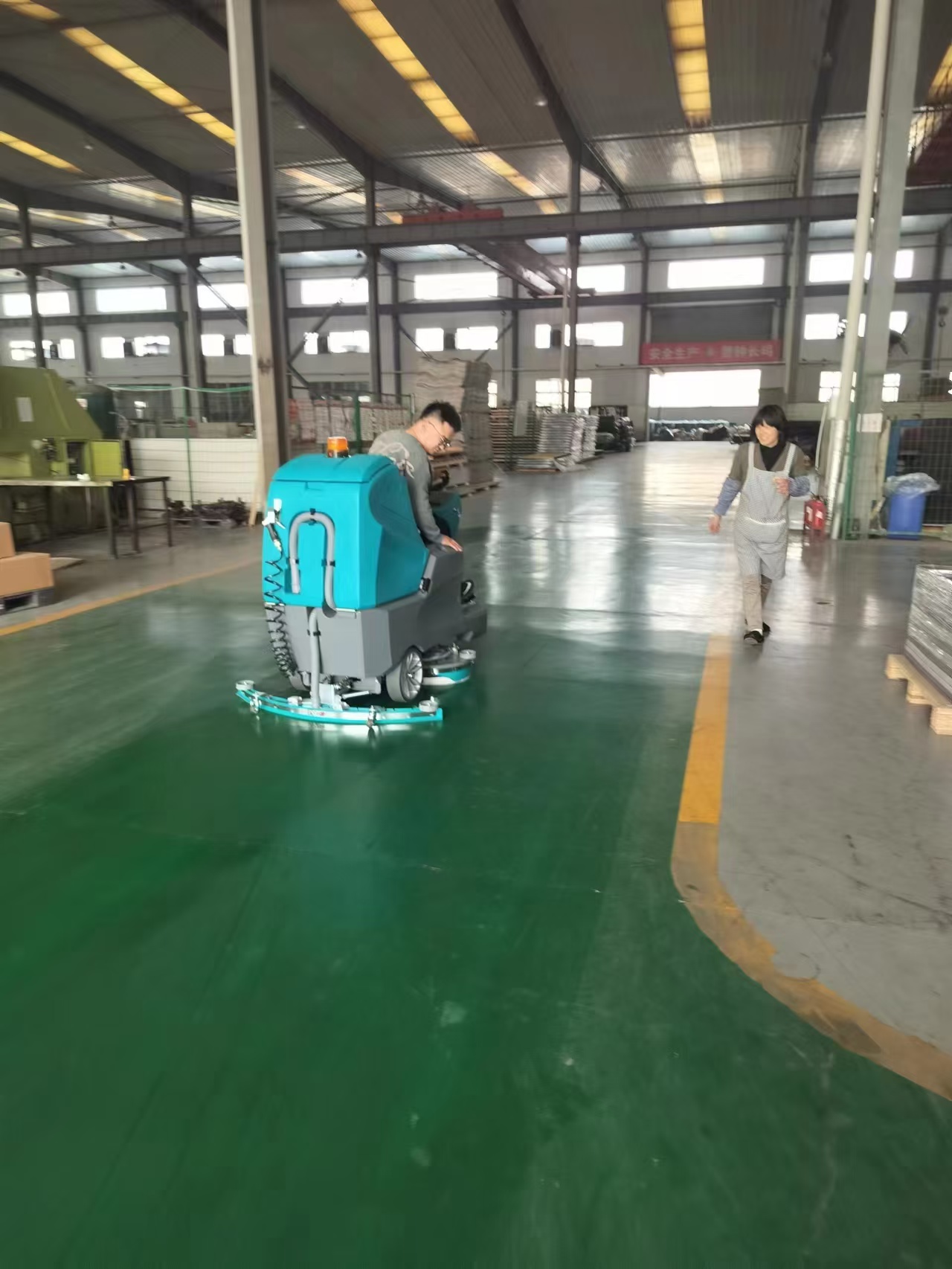 車間洗地機可以節能減排，助力綠色生產