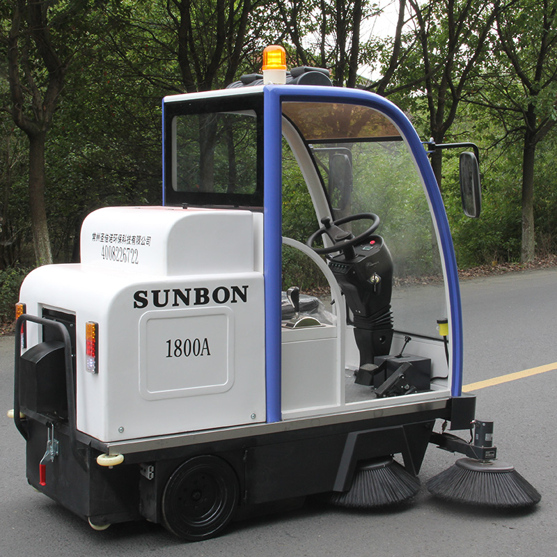 工廠里使用駕駛式電動掃地車有什么好處？